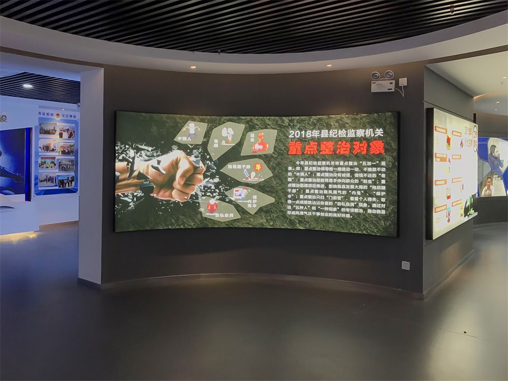 紅色展館設計中如何突出黨員干部的先進形象和風采？